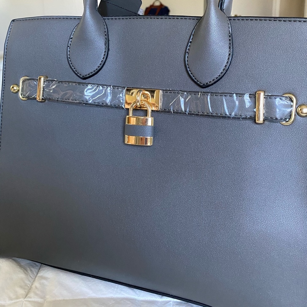 Kathy Ireland vegan leather purse.